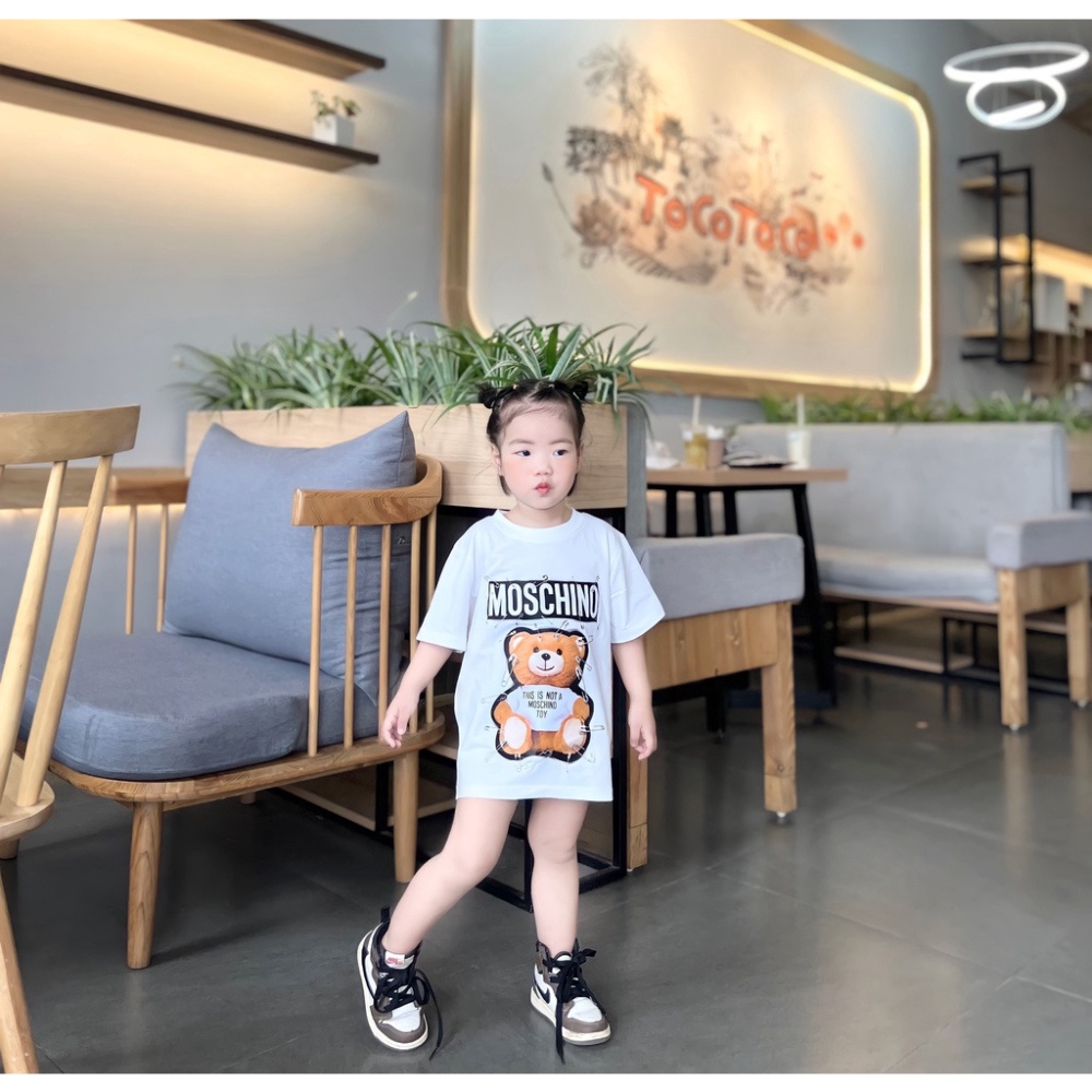 Áo thun tay lỡ MOSCHINO ghim băng cho bé , áo thun trẻ em unisex , TPKIDs MSP 1245