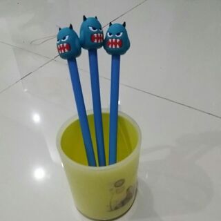Bút quái vật xanh