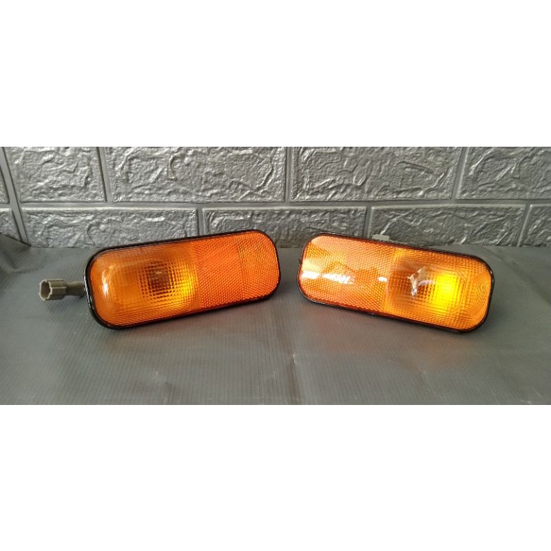 Đèn xi nhan hông cửa xe hyundai hd65 hd72 mighty 2 pamax