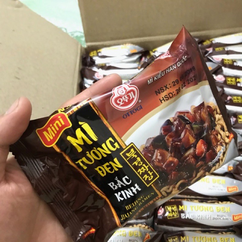 1 Thùng Mì mini tương đen Ottogi 83g