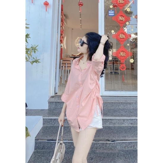 Áo sơ mi màu hồng pastel dễ thương, dúm eo xinh xắn.