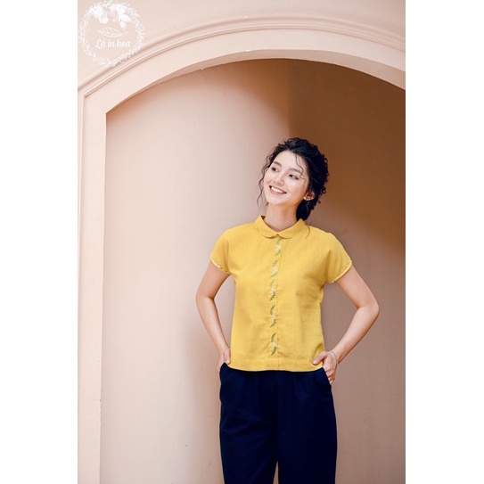 Áo linen vàng thêu tay viền hoa cổ sơmi LÁ IN HOA