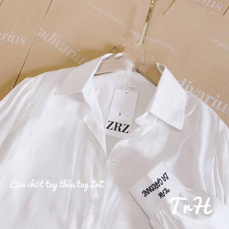 Sơmi trắng tay chữ thêu