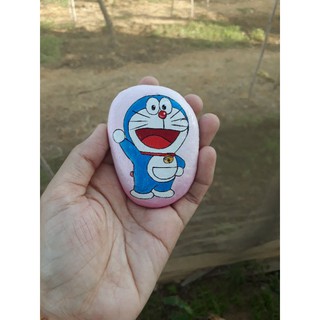 Doremon trên đá cuội vẽ tay