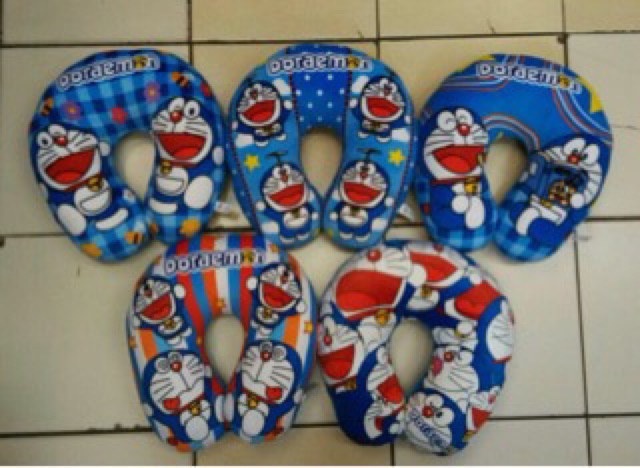 Gối Kê Cổ Hình Hello Kitty / Doraemon / Cars / Spiderman / Superhero