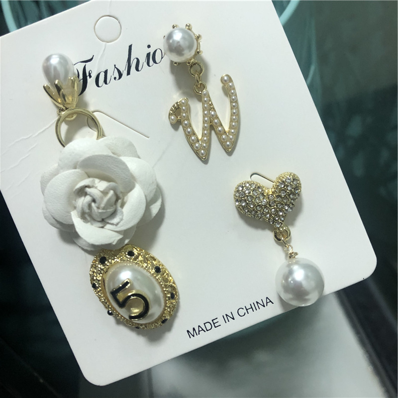 Ghim Cài Áo Hình Hoa Và Chữ W Đính Ngọc Trai Nhân Tạo 22792