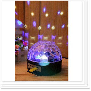 Đèn LED Quả Cầu Cảm Ứng Xoay Pha Lê 7 Màu Nháy Theo Nhạc