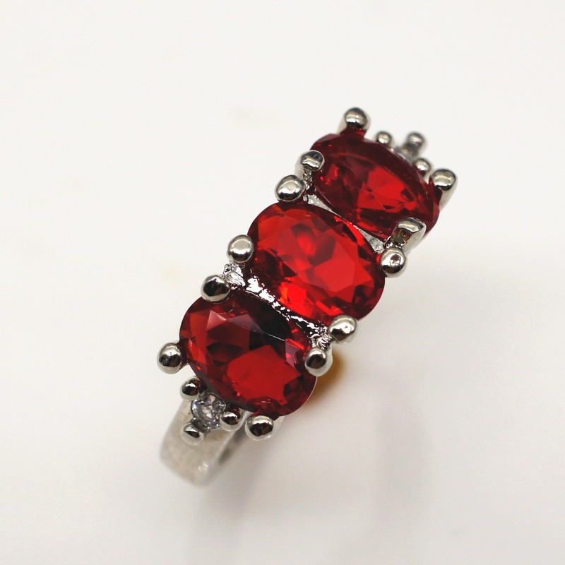 Nhẫn Đính Đá Hồng Ngọc Sang Trọng Cho Nữ