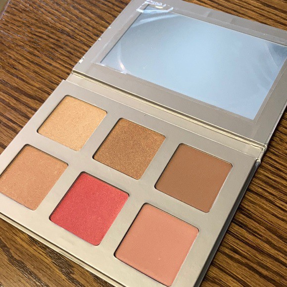 Bảng tạo khối highlight má hồng ICONIC London Blaze Chaser Face Palette