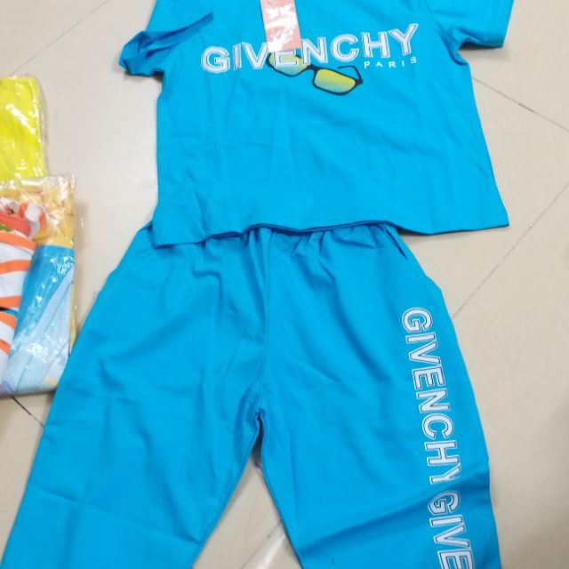 Combo quần áo cho Huyền Hoàng