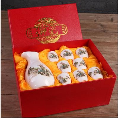 Ly uống rượu bằng gốm sứ phong cách Trung Hoa độc đáo