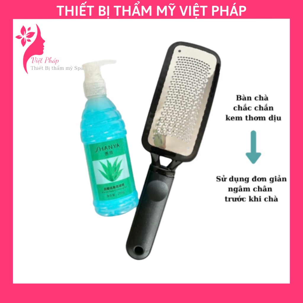 Bàn chà gót chân và kem làm mềm da