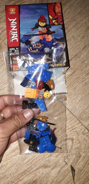 Lắp ráp 1 hộp LegoNinja Rồng 638 có nhiều chi tiết bằng nhựa