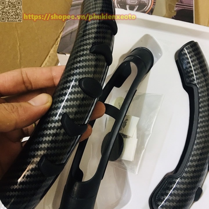 Ốp vô lăng ô tô vân Carbon chống trược cao cấp