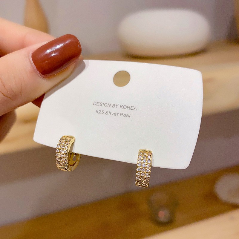 Đôi khuyên tai hình nhẫn đính đá zircon thời trang sang trọng cho nữ