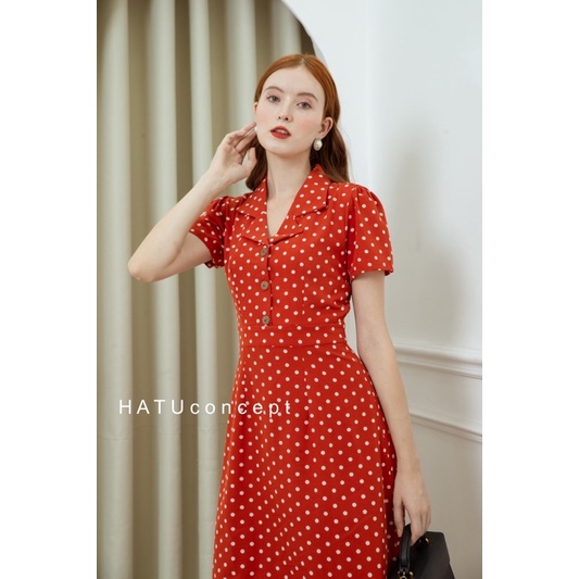 Đầm cổ dalton hoạ tiết chấm bi cổ điển