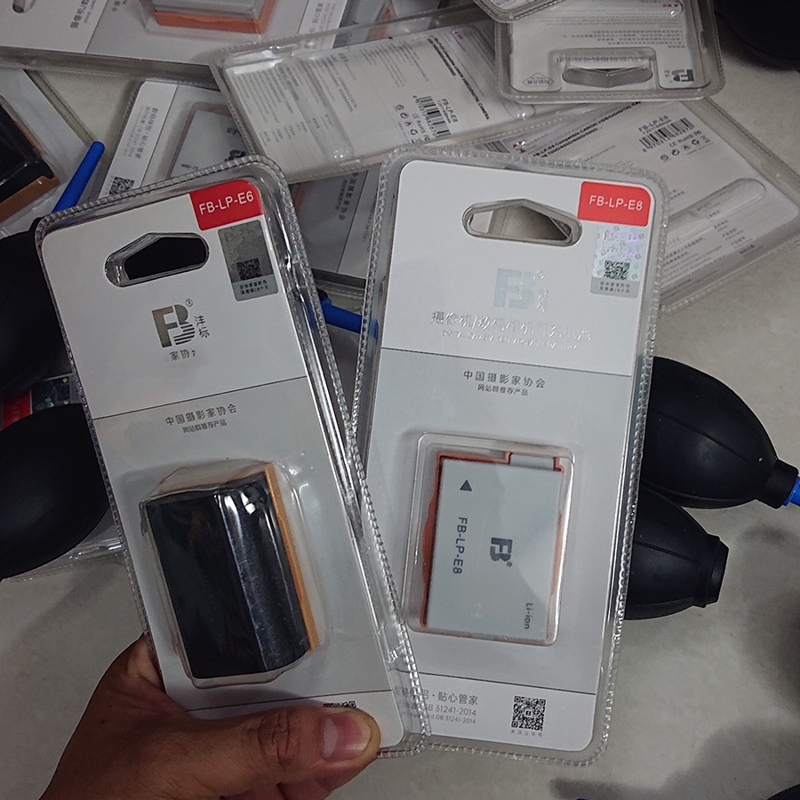 Bộ pin sạc canon Lp E6 Lp E8 chính hãng FB