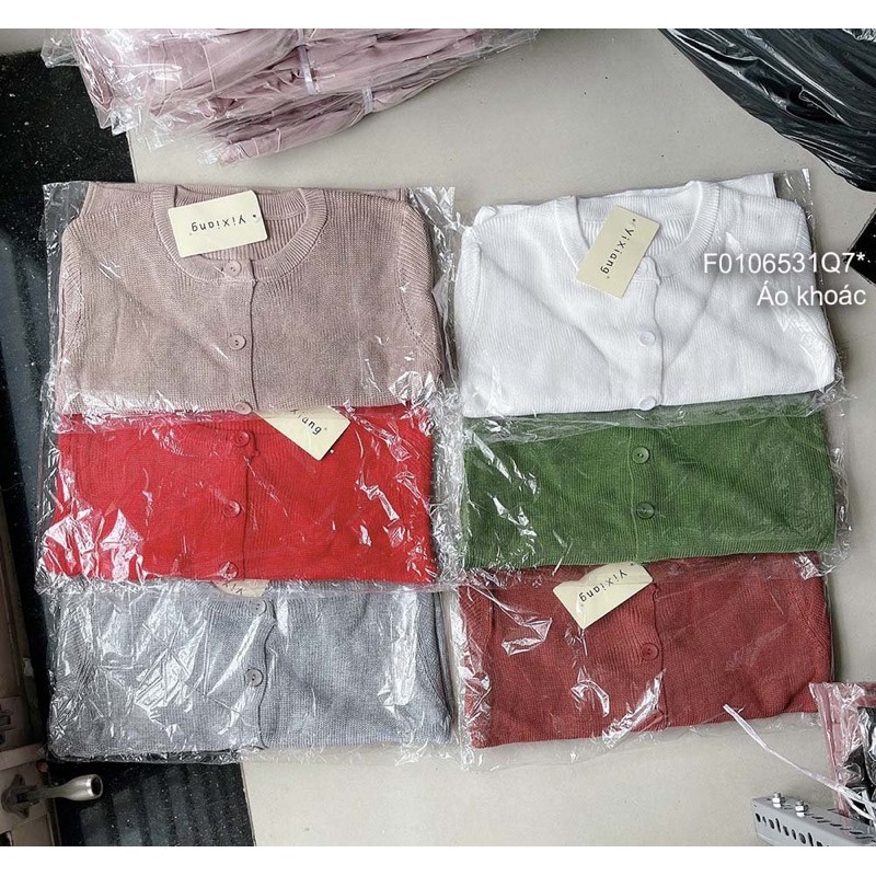 Áo khoát len nút cổ tròn