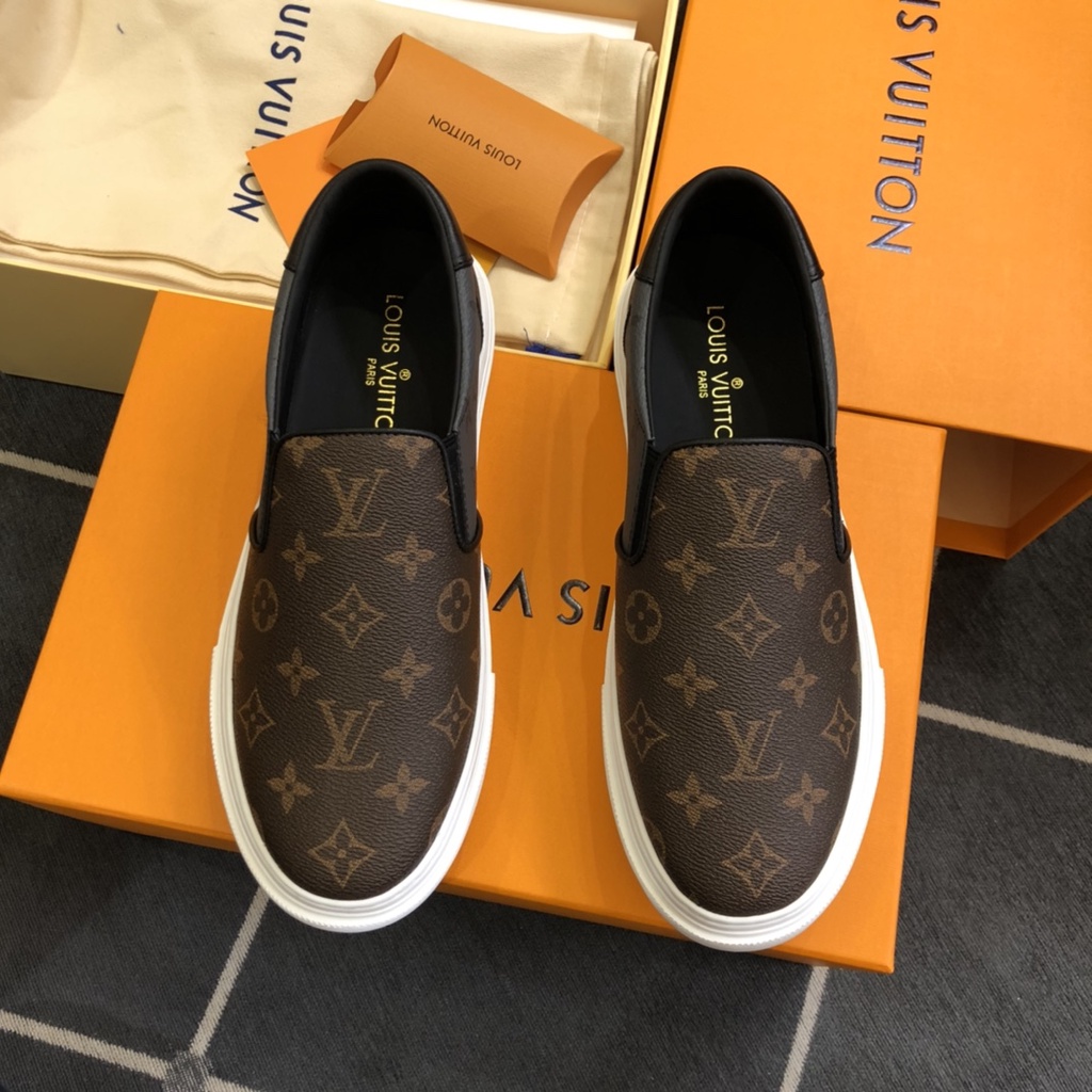 Giày lười nam da thật cao cấp Louis Vuitton LV thiết kế bắt mắt với họa tiết logo kinh điển mang đến phong cách retro