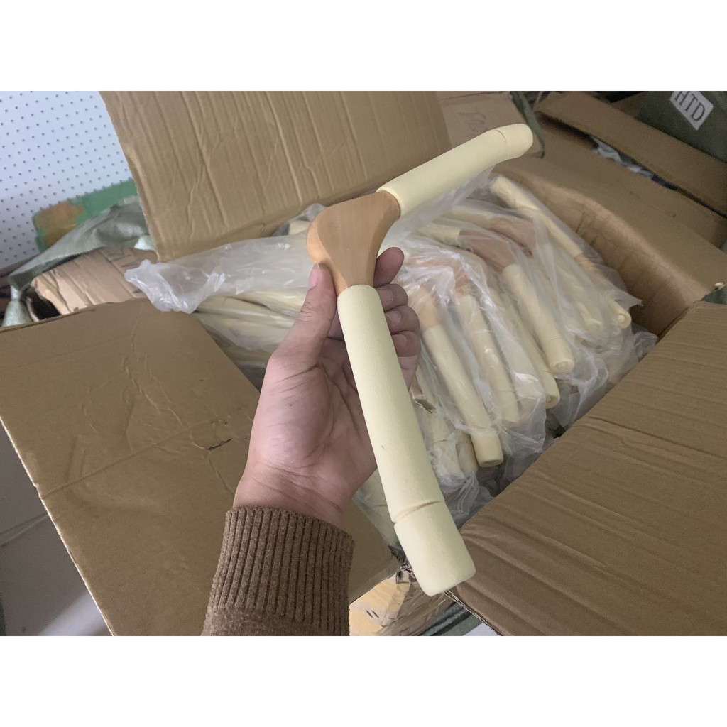 Móc gỗ treo váy áo có đệm - móc treo quần áo gỗ cho shop thời trang