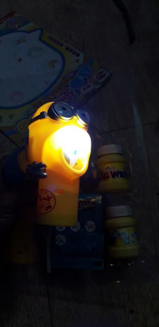 Bộ đồ chơi thổi xà bông có nhạc và đèn Led rất đẹp tặng kèm PIN