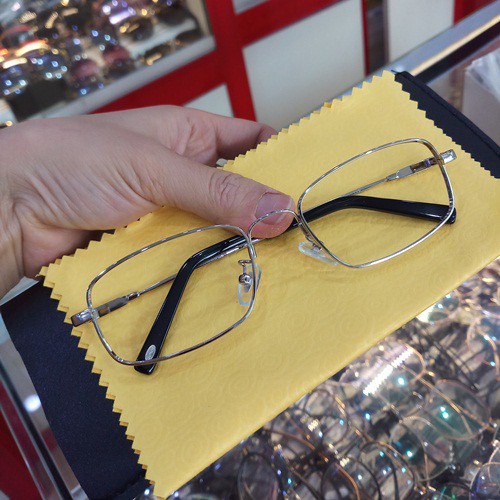 Kính Mắt Titan Siêu Dẻo Cầu Cong Chất Đẹp - Kính Mắt Tiến Thành