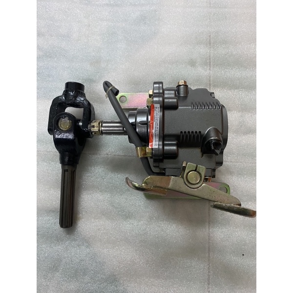 Hộp số đảo chiều tiến lùi và 1 khớp các đăng  dùng cho máy 100cc,110cc,125cc.cốt vào máy 6 răng 17mm,trục ra 19mm