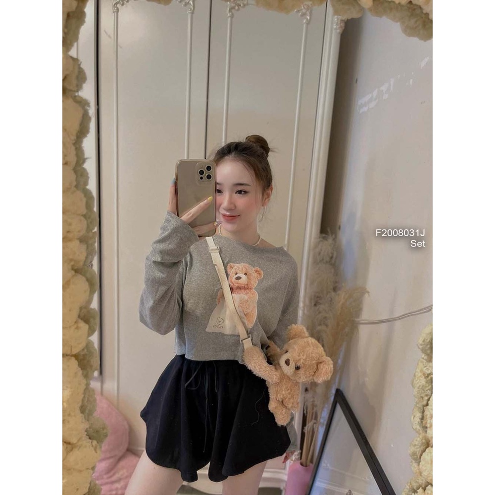 Set bộ thun áo xám croptop in hình gấu tay dài kèm quần váy đen!