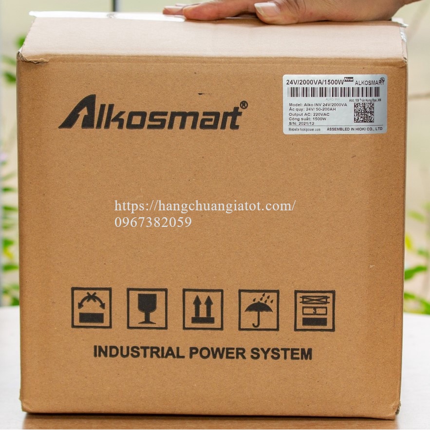 Máy kích điện bình ắc quy 24V lên 220V công suất 2.000VA/1.500W Hàng NHẬT Sóng Sine chuẩn kiêm sạc tự ngắt