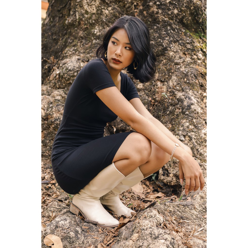 Đầm nữ ngắn tay dáng ôm thời trang GAGO open back fit mini dress màu đen GG3272 | BigBuy360 - bigbuy360.vn