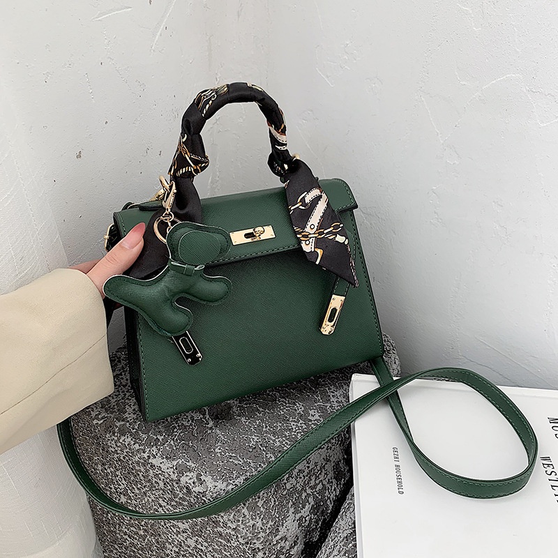 Túi đeo chéo JASMIN NOIR da PU dáng vuông phối móc khóa hình chú cún kích thước tùy chọn thời trang cho nữ
