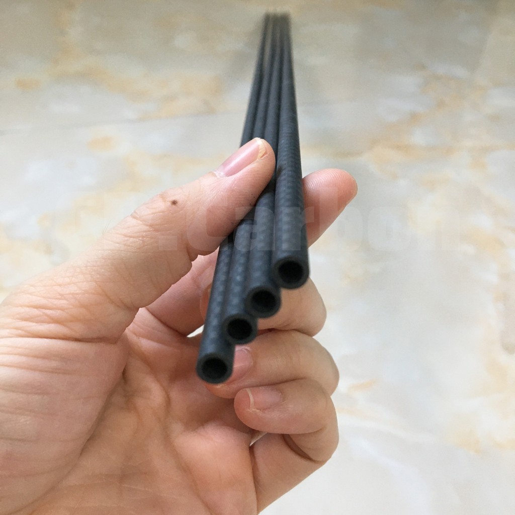 Ống Carbon 3K rỗng dài 1 mét đường kính ngoài 6mm, đường kính trong 4mm dùng gia cố máy bay, làm diều...