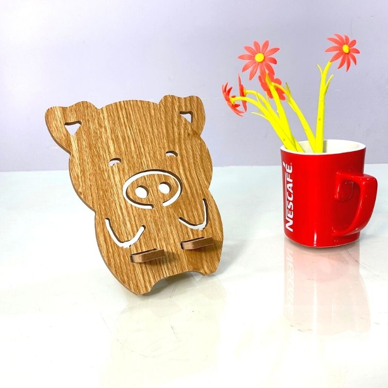 Kệ điện thoại giá đỡ máy tính bảng thông minh hình con heo dễ thương bằng gỗ kích thước 16.5cm x 14.2cm