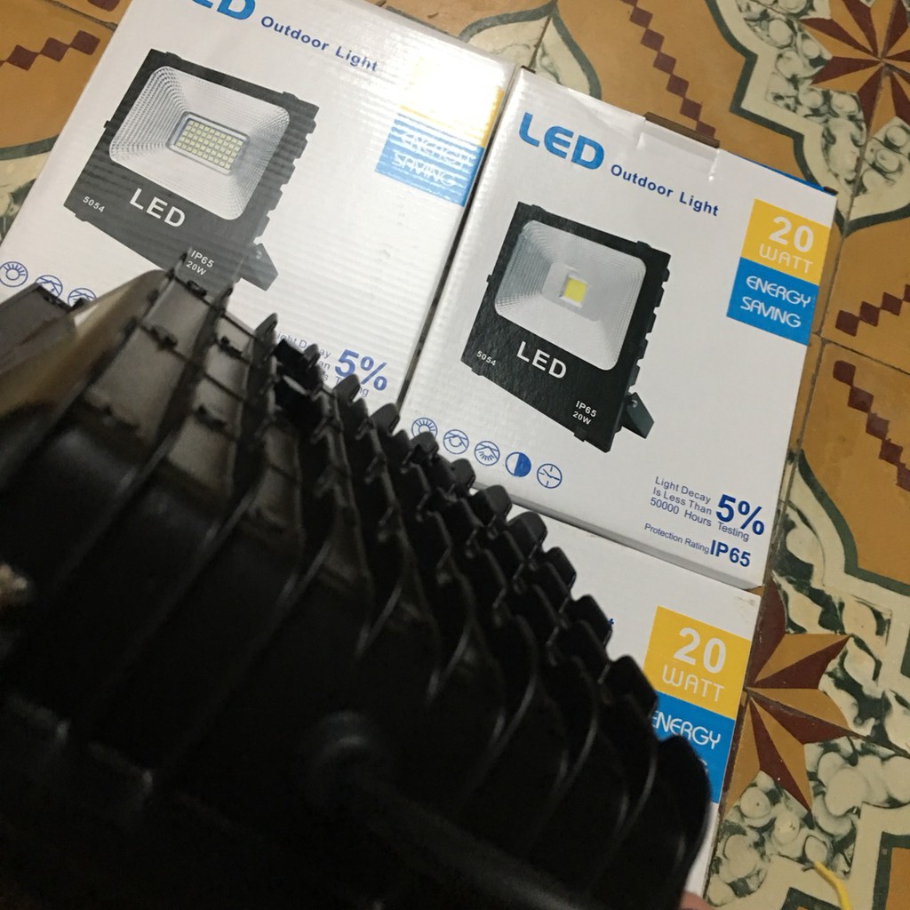 Đèn pha led cob 20W dùng chuyên cho công trình, bảng hiệu lắp đặt ngoài trời chống nước IP66 đủ công suất