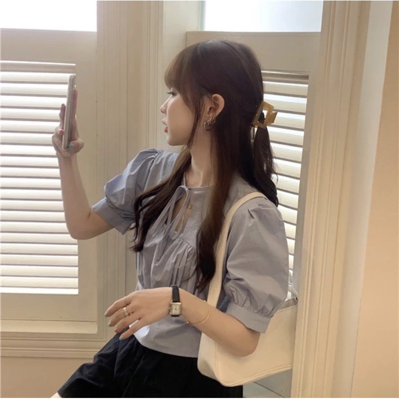 Áo croptop nhún thân trắng/xanh | BigBuy360 - bigbuy360.vn