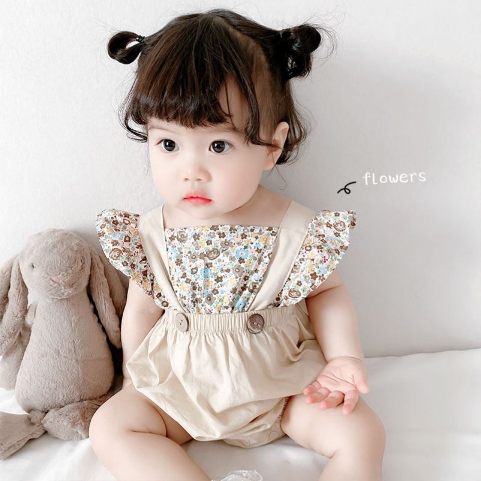 Áo liền quần sát nách họa tiết hoa thích hợp cho bé gái