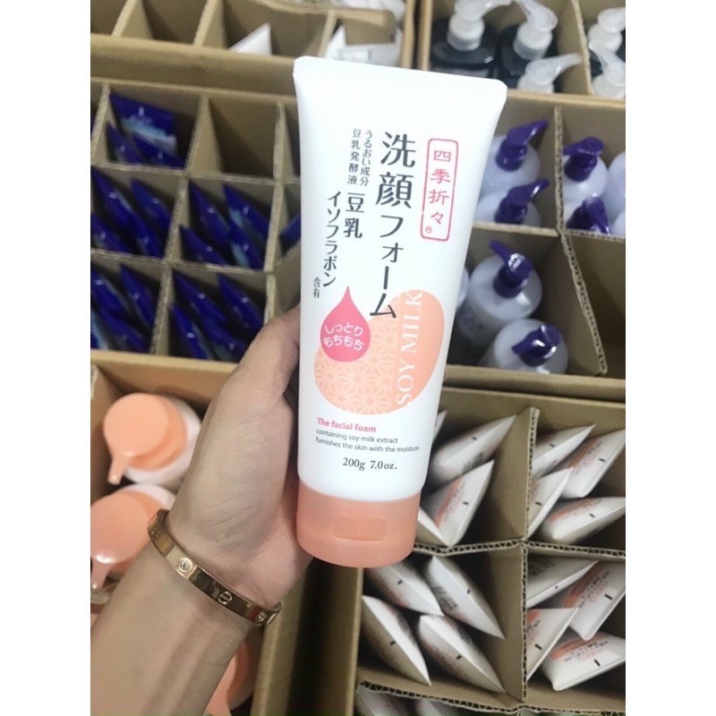 Sữa Rửa Mặt Shikioriori Soy Milk Facial Foam Chiết Xuất Từ Đậu Nành Dưỡng Ẩm, Căng Da, Mịn Màng Nhật Bản 200g