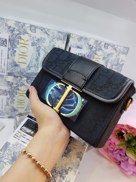 Túi đeo chéo hộp thổ cẩm size 18 fullbox
