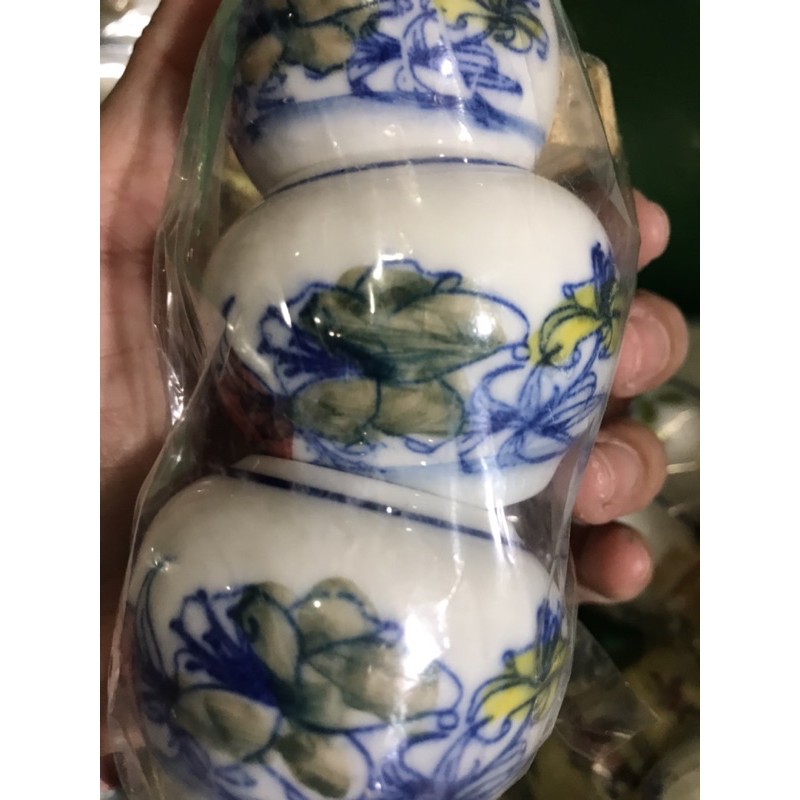 Cóng sứ chào mào, quai chạm