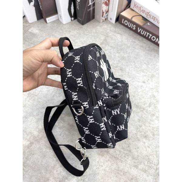 Balo Mini Có Đệm Lưới Thêu Logo Màu Đen/Kem