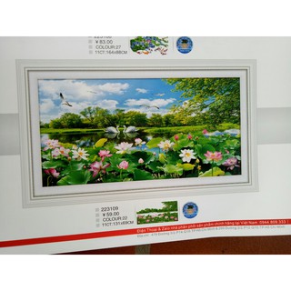 tranh thêu chữ thập phong cảnh hồ sen đôi thiên nga kt 131x69cm