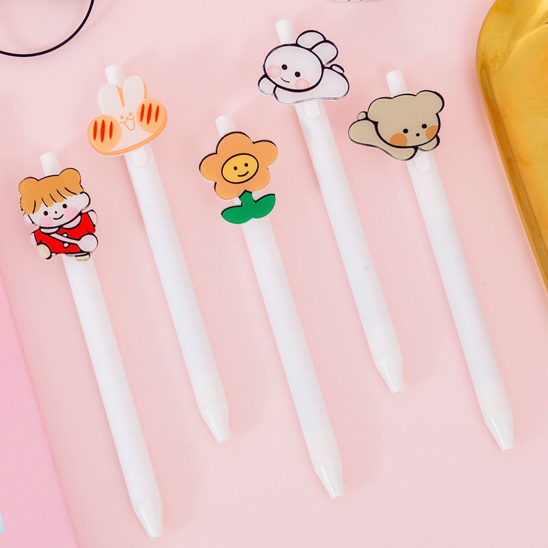 Bút Bi Mực Đen Ngòi 0.5mm Đính Huy Hiệu Nhựa Hoạt Hình Cô Gái,Gấu,Thỏ Cute Sồi House