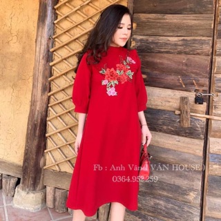 Váy thêu hoa nổi về thêm nhé.Đẹp xinh ko tì vết khách iu ạ, dáng suông xoè nhẹ nên bầu bí bon chen đc nha