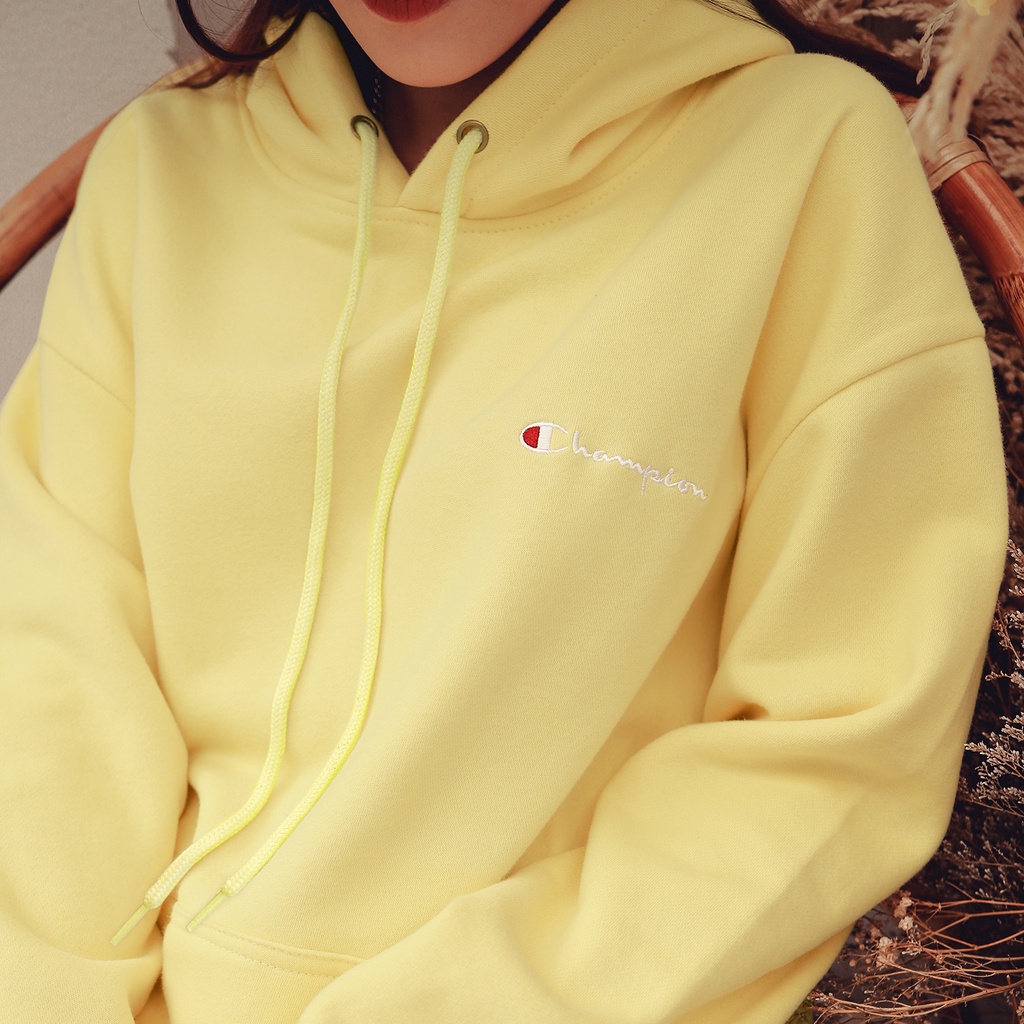 Áo Hoodie Thêu Logo Champion Sắc Nét Phía Trước-Chất Vải Nỉ Bông Cotton-Form Rộng Rãi Unisex Nam Nữ-Màu Vàng Nhạt