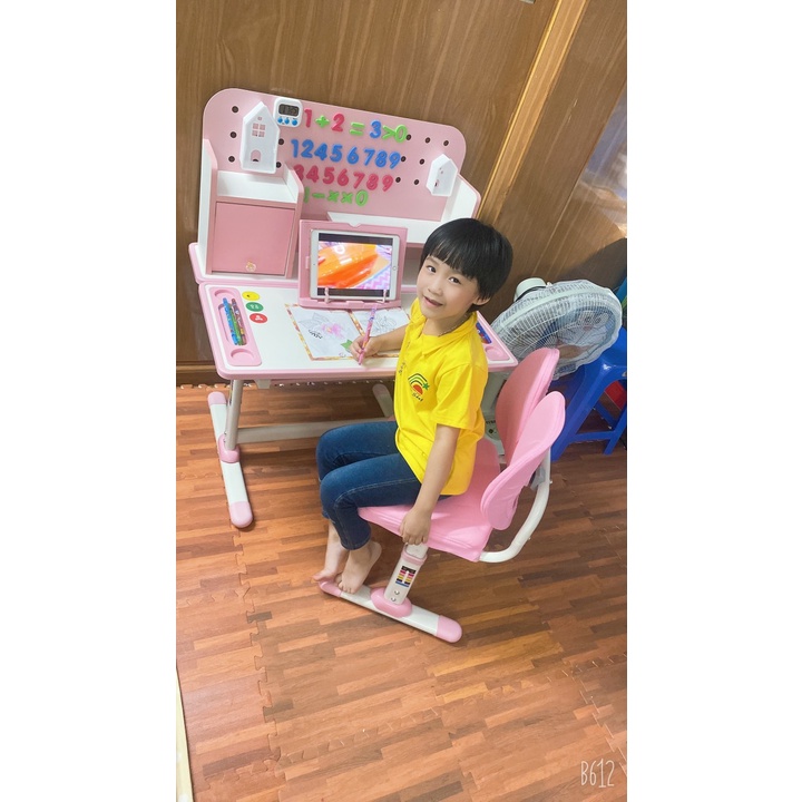Bàn học sinh chống gù chống cận hiện đại cho bé vào lơp 1