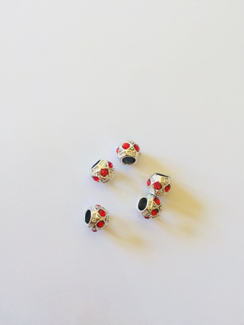 Charm Mic vòng viền pha Lê đỏ cao cấp