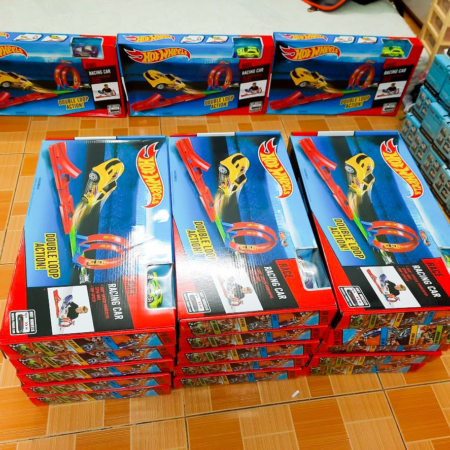 Mô hình đường đua xe hotwheel Đồ chơi lắp ghép gồm 2 vòng xoắn và 1 xe đồ chơi trẻ em