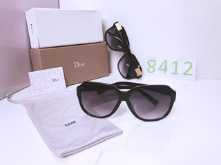 Kính Dior tặng hộp