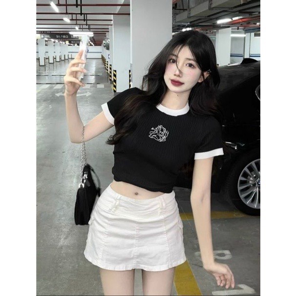 Áo Croptop Tay Ngắn Chất Thun Gân Hoạ Tiết Thêu Hình Viền Trắng