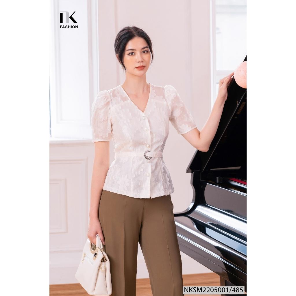 Áo Sơ Mi Nữ NK Fashion Hoa Nổi Thiết Kế Cổ V Tay Bồng Thanh Lịch Kèm Đai Rời NKSM2205001